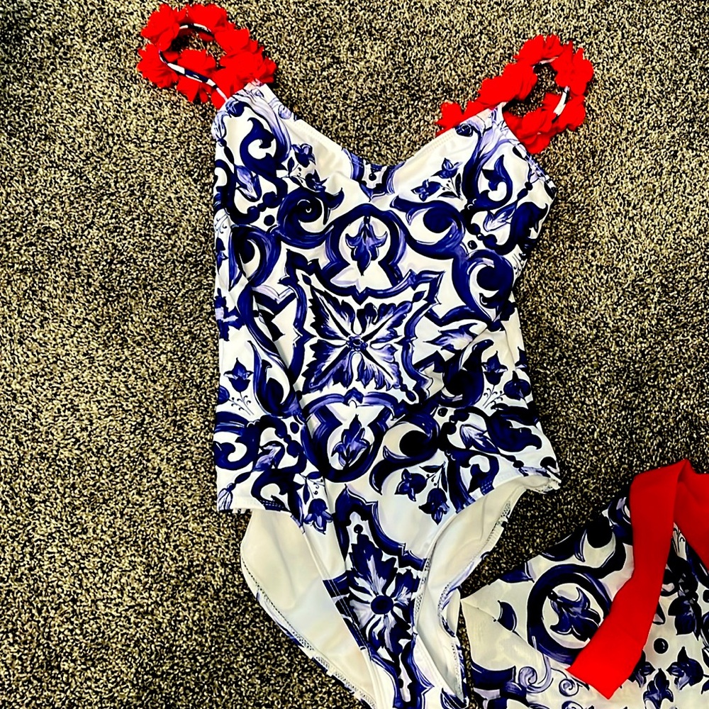 One piece swimsuit with matching wrap Size medium